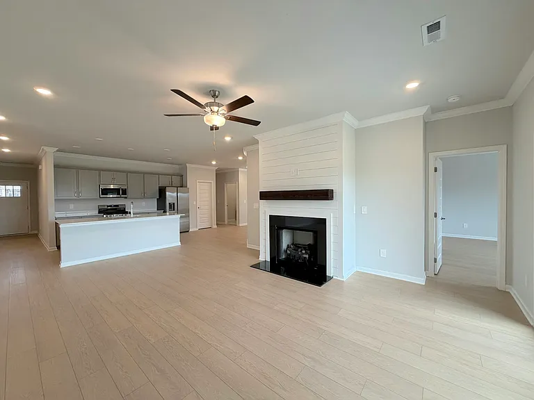 17969 Longleaf Dr — Photo 4