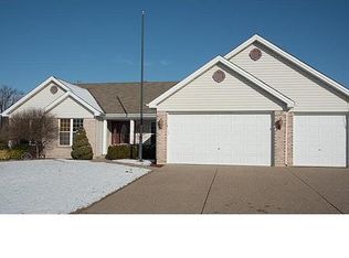 53 N Hillview Dr, Saint Peters, MO 63376