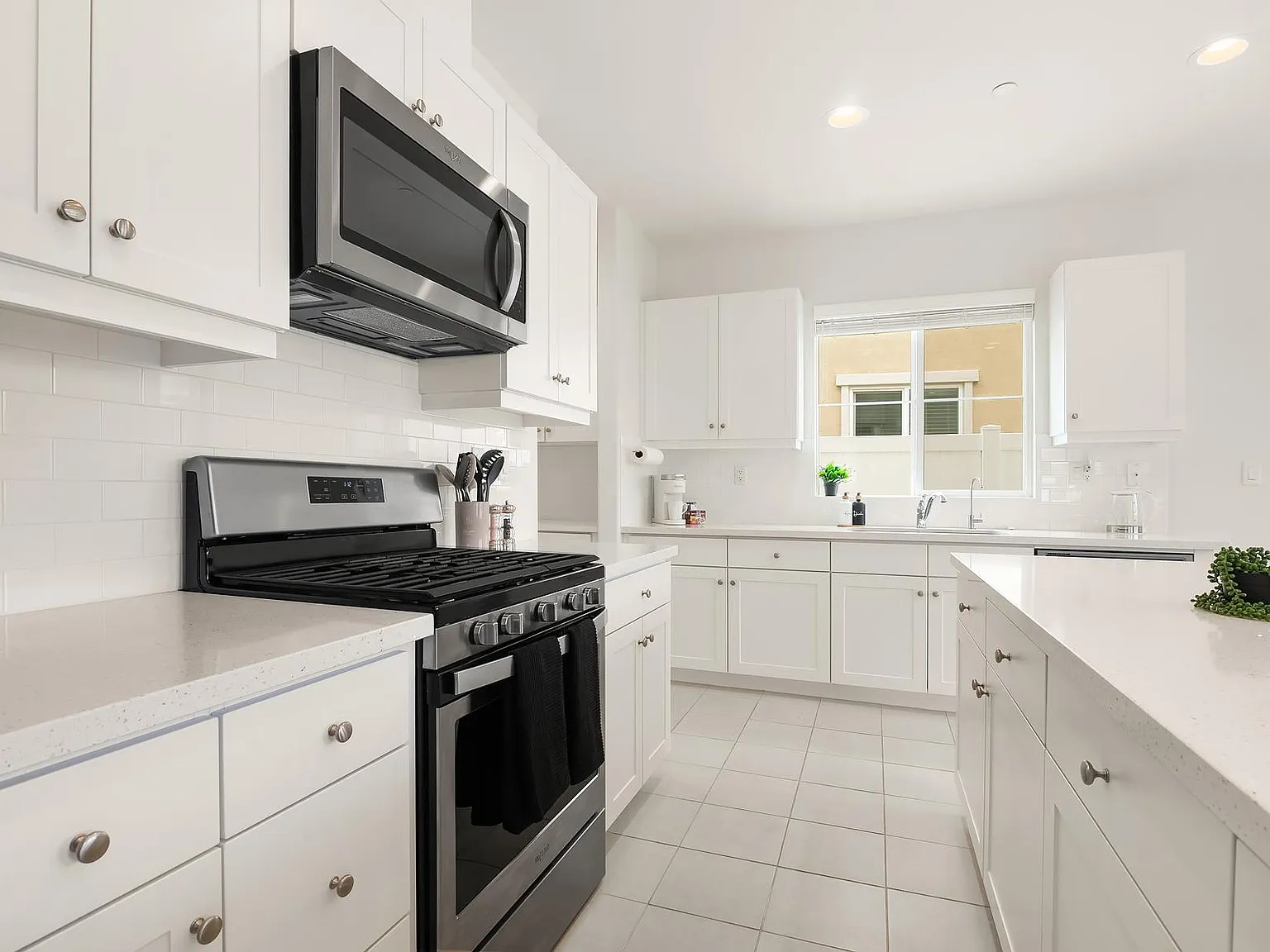 7284 Wembley St — Photo 3