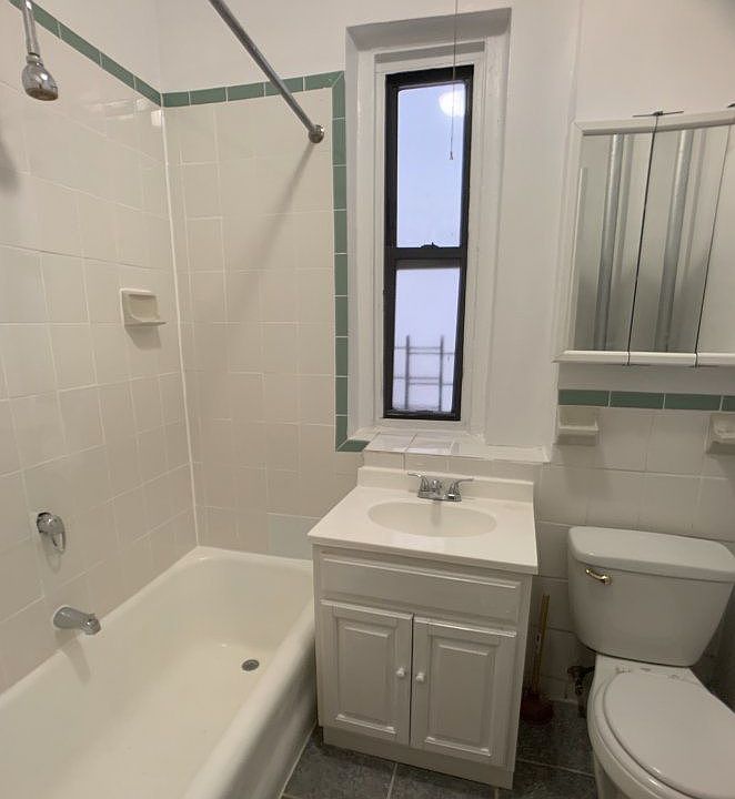 2nd image of 1717 Walton Ave APT 3E