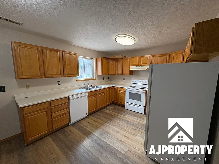 925 S Newcomb Ave #18 — Photo 3