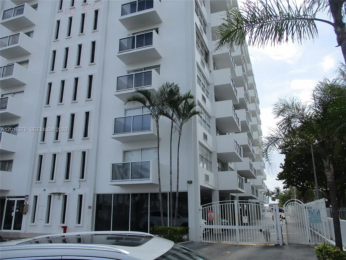 Building Photo - 5313 Collins Ave #1111