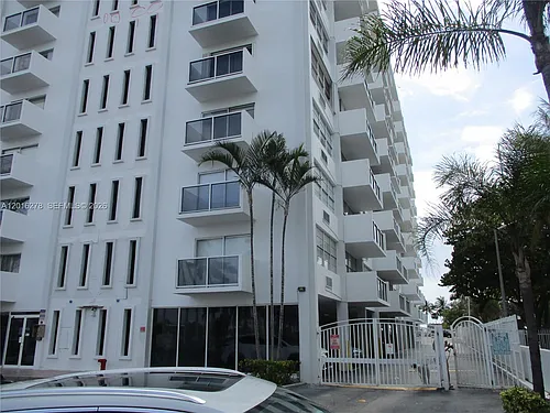 5313 Collins Ave Photo 1