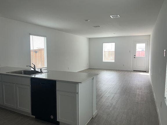 4th image of 12132 Thoroughbred Dr