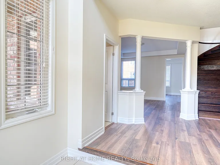 17 Mercury Ave — Photo 3