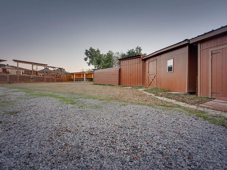 7809 Claremont Dr — Photo 41