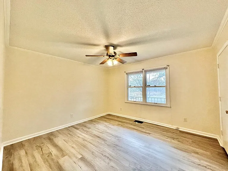 8002 Browne Rd — Photo 16