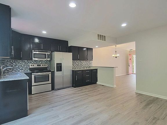 3rd image of 3850 Marquis Pl