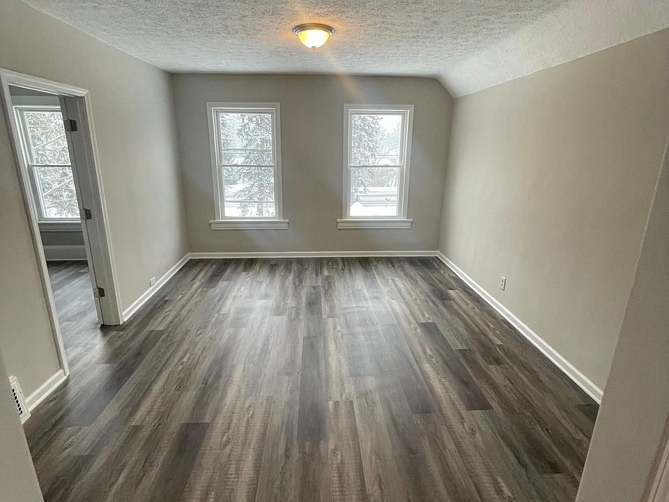 Great sized family room that will make this unit feel like a house
