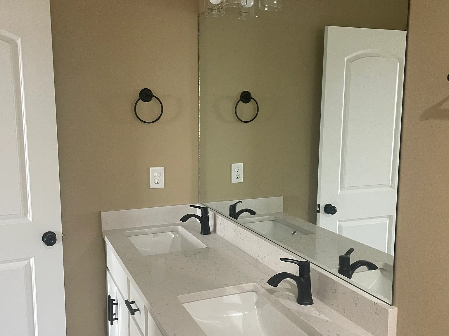 3 bed, 1400 sqft, $1,650 — Photo 4