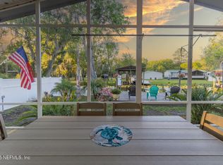 104 Breezewood Cir, San Mateo, FL 32187