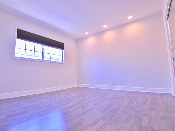 2nd image of 1436 Barry Ave