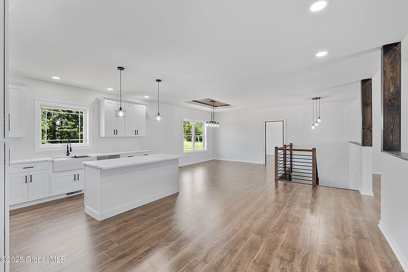 5th image of 718 Groveside Road