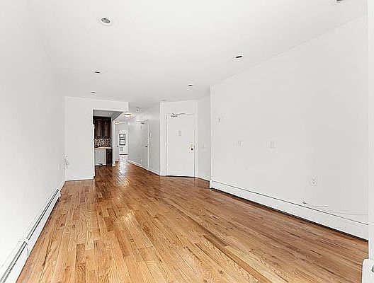4th image of 373 Saratoga Ave APT 2