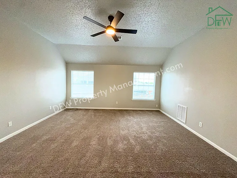 704 Inglewood Trl — Photo 25