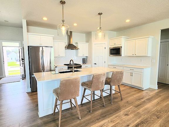 2nd image of 895 Harrington Way