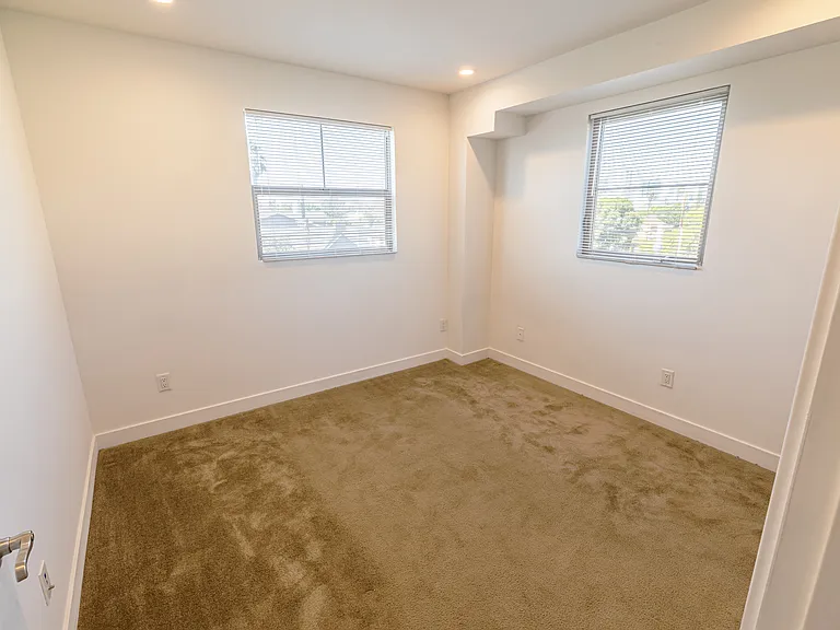 1264 W Adams Blvd #1 — Photo 3