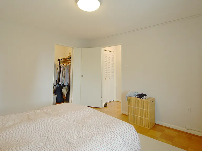 10201 Grosvenor Pl #828 — Photo 7