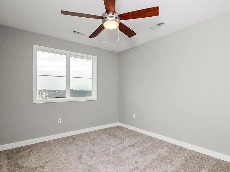1817 NE Heritage Dr — Photo 14