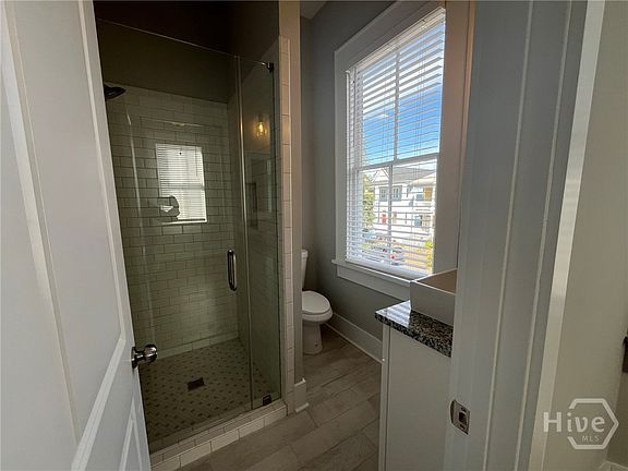 5th image of 213 W 39th St #B