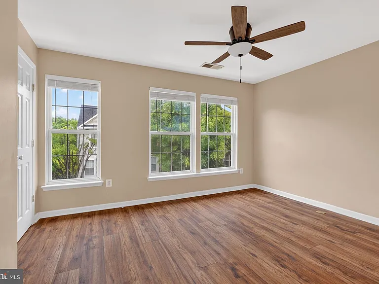 13810 Fareham Ln — Photo 16