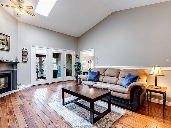 5th image of 12 Leonard Dr