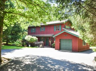 256 Blue Ridge Dr, Canadensis, PA 18325