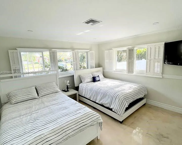 416 N Rainbow Dr — Photo 34