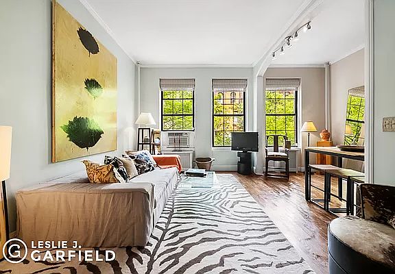 2nd image of 320 W 77th St APT 1