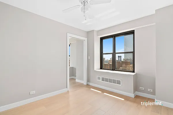 Sold by Triplemint | media 11