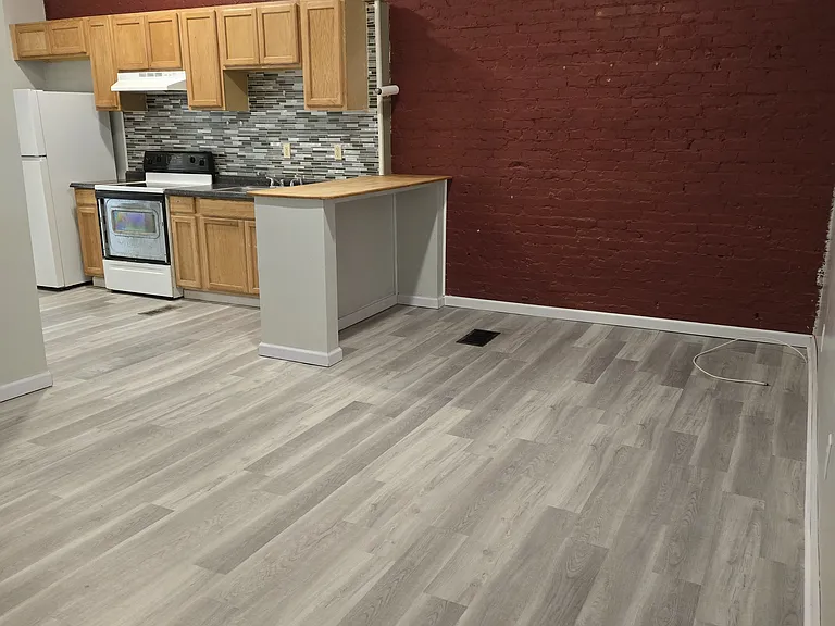 6 Main St #1 — Photo 3