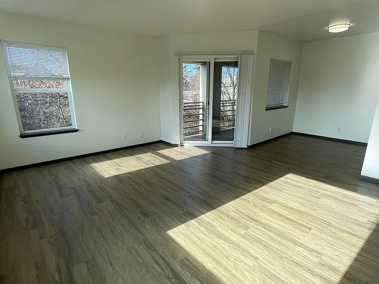 6040 Cali - Spacious 1 & 2 Units | Washer/Dryer | Private Balcony | Lots on Natural Light — Photo 39