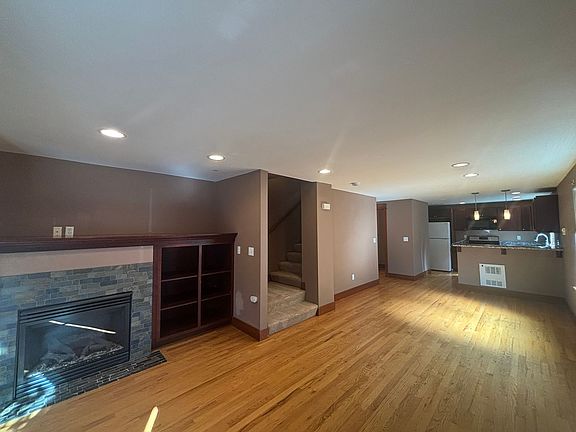3rd image of 5260 Brooklyn Ave NE #A