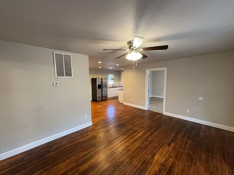707 N Main St — Photo 3