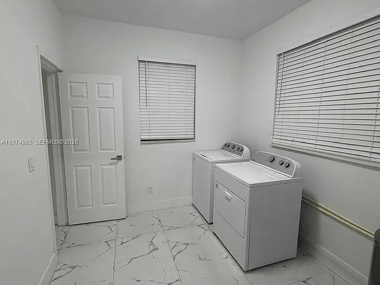345 SW 49th Ave — Photo 10
