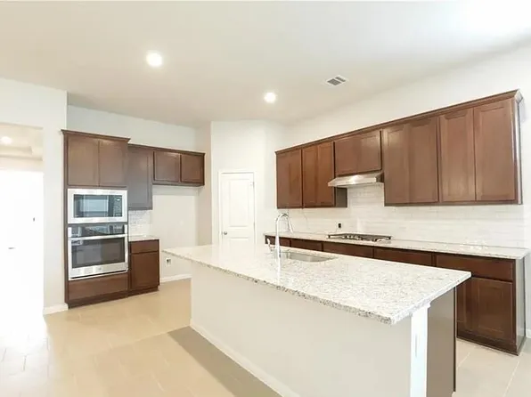 135 Horseshoe Cv, Kyle, TX 78640