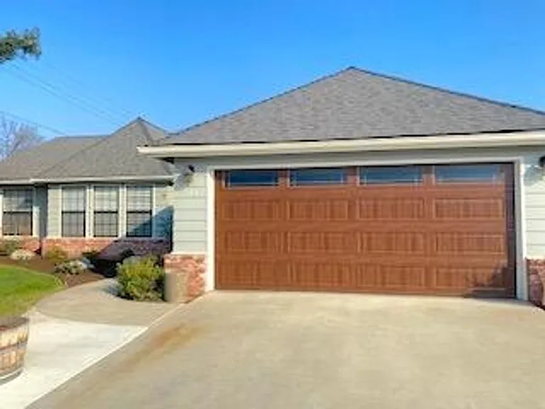 540 N Peppertree St — Photo 2