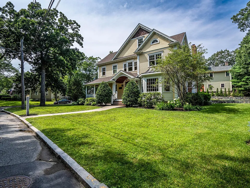 52 N Border Rd