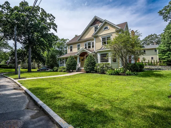 52 N Border Rd, Winchester, MA 01890