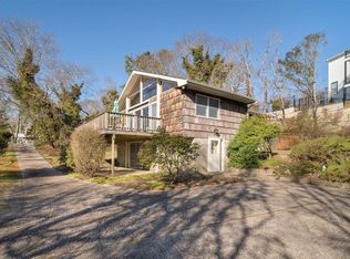 4 Mildred Pl, Hampton Bays, NY 11946