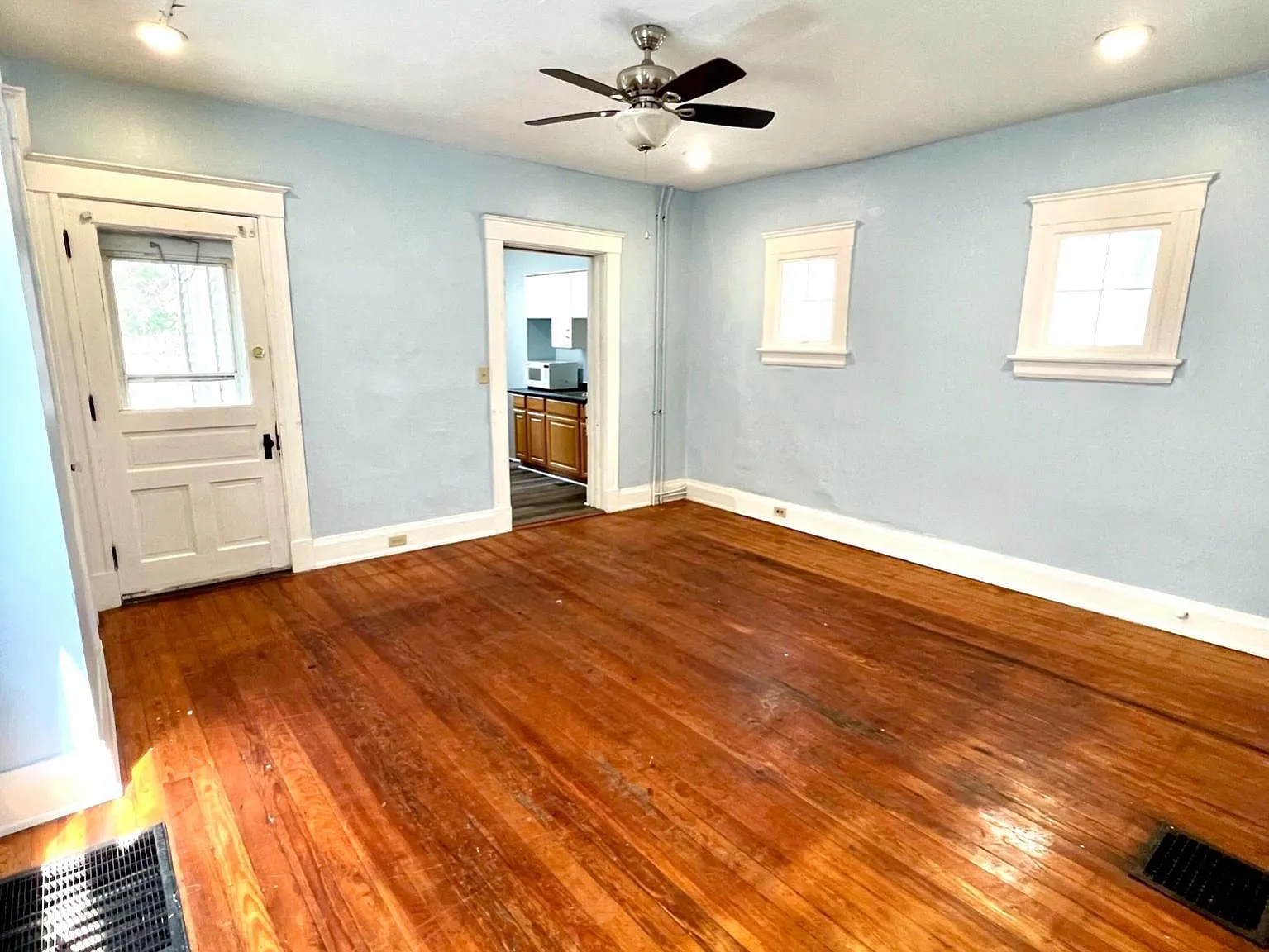 2341 Victor St — Photo 1