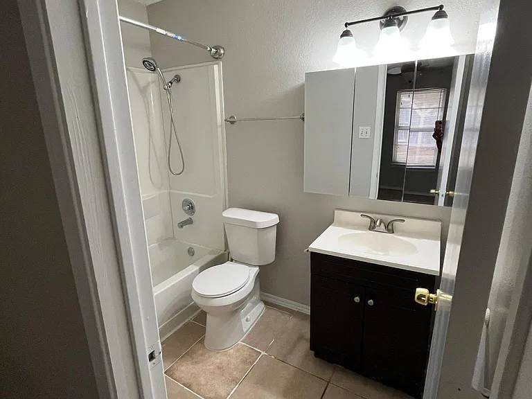 837 Woodland Ct — Photo 16