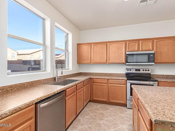 3rd image of 46040 W BELLE Avenue