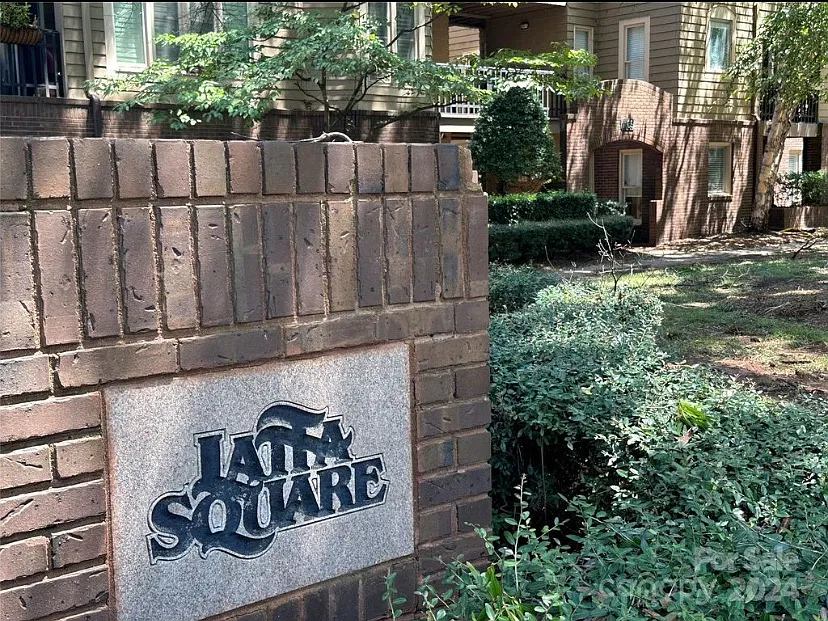 E Morehead St, Charlotte — Photo 3