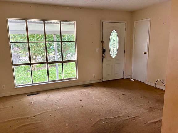 3rd image of 1004 Chestnut St