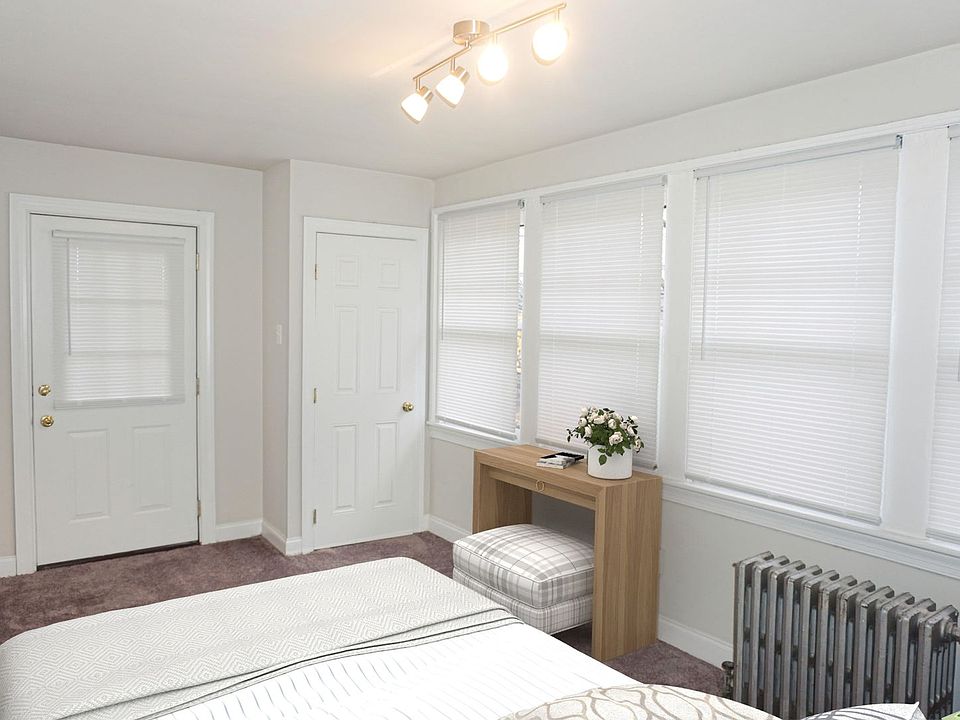 2nd image of 203B N Aberdeen Ave #0