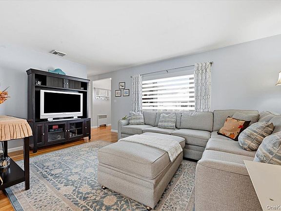 3rd image of 809 Garden Drive