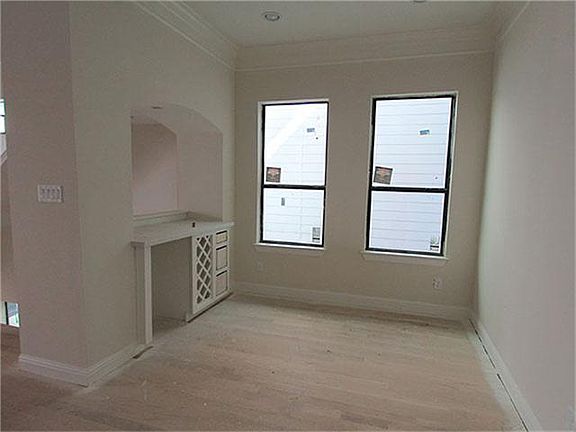 3rd image of 1134 W 24th St