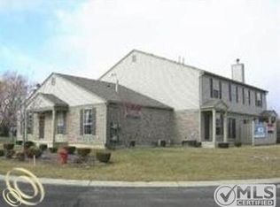 13984 Watersway Dr #25, Gibraltar, MI 48173