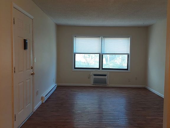 4th image of 200 Church St #11
